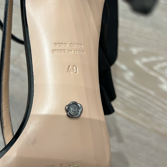 Viktor and Rolf patent leather sandal, 4 inch heel, size 40 - Picture 3 of 7